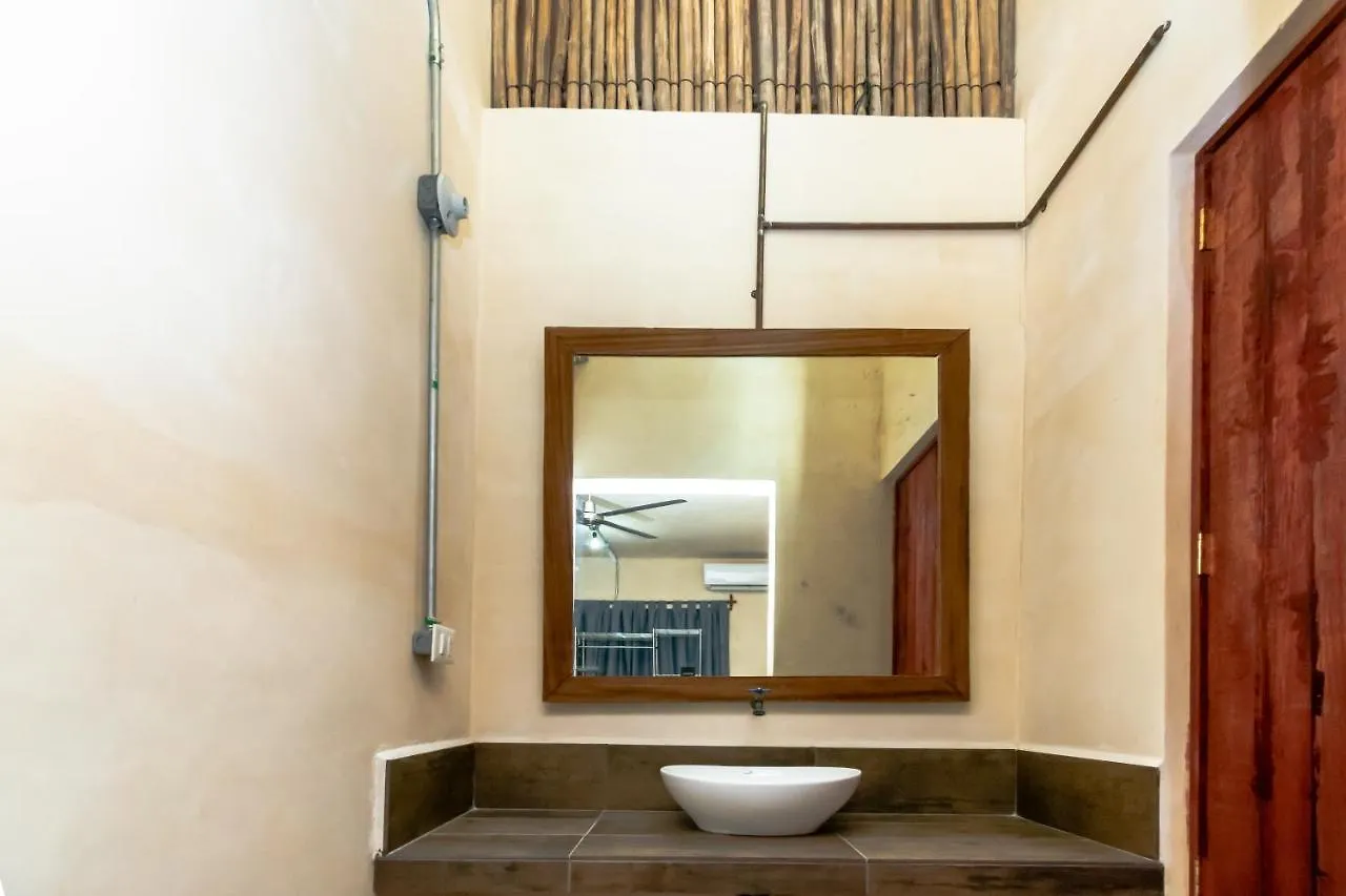 Gasthuis Hostal Casa Madre Naturaleza Cancún